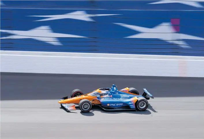  ?? Photos / AP ?? Scott Dixon averaged a record 234.046 mph (376.66km/h) in his four laps around Indianapol­is Motor Speedway yesterday.