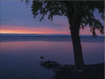  ?? PHOTOS BY ALEXI HOBBS, NYT ?? A view of Lake Champlain from the town of North Hero, Vt.