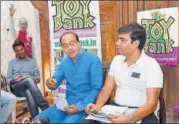  ?? PTI ?? Vijay Goel (left) at a press conference on Thursday.