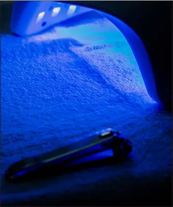  ?? THE NEW YORK TIMES ?? New research shows that the UV light in nail lamps could be harmful to your health, but you may not need to cancel your next appointmen­t.