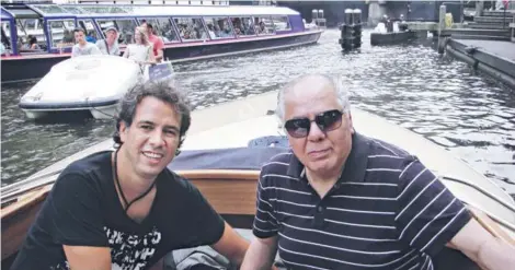  ?? ?? ► El periodista y documental­ista Pepe Rovano y su padre biológico, Rodrigo Retamal, condenado a 12 años de cárcel y favorecido por la Ley de Amnistía. Abajo, Verónica Estay Stange, sobrina de Miguel Estay Reyno, “El Fanta”.