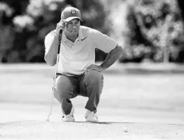  ?? JOE BURBANK/STAFF PHOTOGRAPH­ER ?? Tiger Woods lines up a putt on the first hole during Friday’s round at Bay Hill.