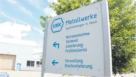  ?? FOTO: TOBIAS REHM ?? Das Kirchberge­r Unternehme­n hat einen neuen Namen: Statt „KMK Metallwerk­e“heißt die Firma in Zukunft „KMK Metalltech­nik“.