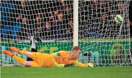  ?? — AFP ?? Hart job: Manchester City goalkeeper Joe Hart dives in vain as Crystal Palace’s Jason Puncheon (below) scores from a freekick at Selhurst Park on Monday.