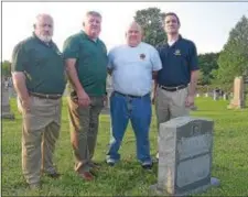  ?? PETE BANNAN — DIGITAL FIRST MEDIA ?? Joe Roan, Jim McCans, Tim Carroll, president, and Joe Schwartz of the Ancient Order of Hibernians, Dennis Kelly Division, stand in front of the grave of John F. Henry, a Marine veteran of the Spanish-American War and the first Pennsylvan­ia State...