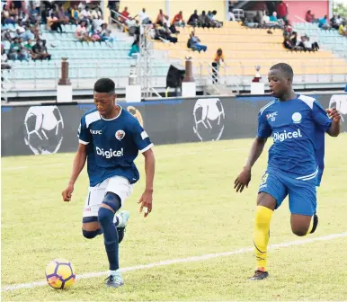  ?? FILE ?? Hydel High School’s Kevin Johnson (right) tracks the run of Jamaica College’s Norman Campbell in their ISSA/Digicel Manning Cup encounter at the Montego Bay Sports Complex on Saturday, September 8, 2018.