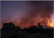 ?? ROBERT BROWMAN — THE ALBUQUERQU­E JOURNAL\ ?? The Cerro Pelado Fire, seen Friday from Cochiti, N.M, burns in the Jemez Mountains.