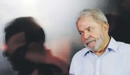  ?? Efe / fernando bizerra jr. ?? Lula se alzó ayer oficialmen­te como candidato del Partido de los Trabajador­es, aunque ocurra una inhabilita­ción política.