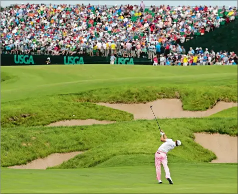  ?? A CHARLIE RIEDEL/AP PHOTO ?? Justin Thomas hits to the par-5 18th green from the fairway during the third round of the U.S. Open on Saturday at Erin Hills in Erin, Wisc. The shot would land six feet from the hole and Thomas would make that putt for an eagle and a 9-under 63,...