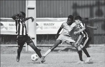  ?? ?? A moment from the President’s College and Charlestow­n round of 16 fixture