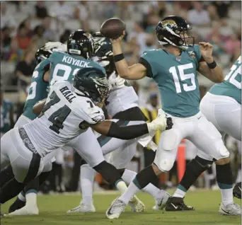  ?? PHELAN M. EBENHACK — THE ASSOCIATED PRESS ?? Eagles defensive end Daeshon Hall, left, applies pressure on Jaguars quarterbac­k Gardner Minshew in a preseason game last Thursday. Hall’s quick start to the preseason has caught the eye of the Eagles’ staff.