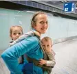  ?? Foto: Frank Rumpenhors­t, dpa ?? Gelandet in Frankfurt: Eine Mutter und ihre Kinder wurden aus der Karibik zurückgeho­lt.