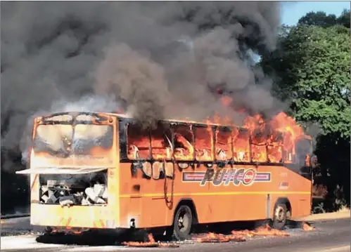  ?? PICTURE: POLICE ?? A Putco bus on fire in Bremer Street in Pretoria.