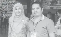  ??  ?? LAMPU HIJAU: Semawi (kanan) ketika bertemu dengan Nurul Izzah di Kuala Lumpur baru-baru ini.