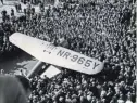  ?? AP ?? Amelia Earhart lands in Oakland, Calif., the day after taking off from Hawaii on Jan. 12, 1935.