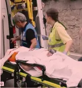  ?? TV ?? Paura Remco Evenepoel ferito dopo l’incidente di giovedì. Nella foto a destra, Mikel Landa ieri in ambulanza