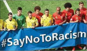  ??  ?? La Fifa a fait plusieurs campagnes pour dire non au racisme, ici en 2018.