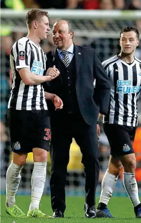  ?? PA ?? Toon tonic: Newcastle manager Rafael Benitez (centre) speaks to Sean Longstaff after last night’s FA Cup win over Blackburn