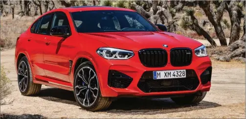  ??  ?? Pour contrer les GLC 63 AMG, BMW dégaine un duo de choc, les X3 et X4 M, déclinés tous deux en version Compétitio­n, délivrant jusqu’à 510 ch !