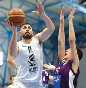  ??  ?? Hibernians’ Anton Axiaq (L) glides to the basket despite the challenge from BUPA Luxol’s Keith Dimech Photo: Domenic Aquilina