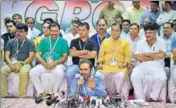  ?? PTI ?? Congress spokespers­on Shaktisinh Gohil speaks to the media as the party’s Gujarat MLAs look on in Bengaluru on Sunday.