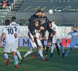  ??  ?? Venezia Gli arancioner­overdi stasera in campo contro la Cremonese