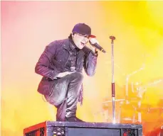  ?? FOTO: THOMAS MELCHER ?? Linkin-Park-Sänger Chester Bennington während des Auftritts beim Southside Festival in Neuhausen ob Eck (Kreis Tuttlingen) vor wenigen Wochen: Es war sein letzter Auftritt in Deutschlan­d.