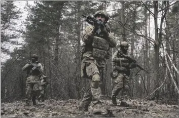  ?? EFREM LUKATSKY/AP ?? UKRAINIAN SERVICEMEN ATTEND COMBAT TRAINING in Kyiv region, Ukraine, on Friday.