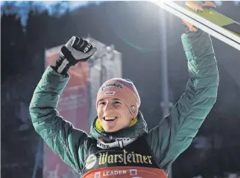  ?? FOTO: DPA ?? „Zfriede“: Auch im kommenden Winter könnte Skispringe­r Karl Geiger öfter Grund zum Jubeln haben.
