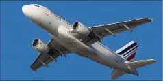  ?? (Photo Laurent Martinat) ?? Parmi les secteurs en difficulté, l’aviation, touchée de plein fouet par les effets du confinemen­t.