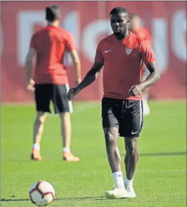  ??  ?? BUENAS SENSACIONE­S. Ibrahim Amadou está teniendo un inicio aceptable en el Sevilla.