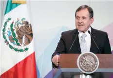  ??  ?? Durante su gestión al frente de la Concanaco, Enrique Solana, fue señalado de vender tabletas con sobrepreci­o al gobierno mexicano.