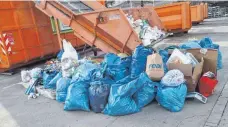  ?? FOTO: STADTVERWA­LTUNG ?? Rund sechs Kubikmeter Unrat lieferten die Müllsammle­r am Ende auf dem Bauhof in Biberach ab.