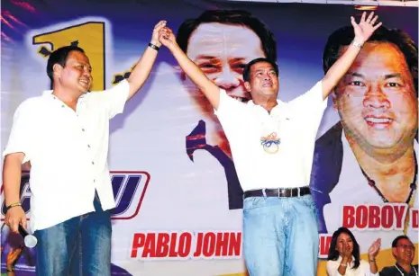  ?? (SUNSTAR FOTO/ARNI ACLAO) ?? RUNNINGMAT­E. Rep. Pablo John Garcia (left) announces his runningmat­e Ramon “Boboy” Durano IV, following the former vice mayor’s oathtaking as One Cebu Party member in Danao City.