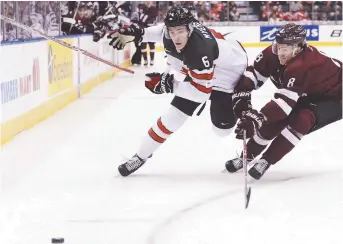  ??  ?? Le Dieppois Philippe Myers (à gauche) a impression­né pendant le Championna­t mondial de hockey junior, avant qu’une commotion cérébrale ne mette fin à son parcours. - Archives