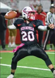  ?? BY JOHN BREWER JBREWER@ONEIDADISP­ATCH.COM @DISPATCHBR­EWER ON
TWITTER ?? Vernon-Verona-Sherrill quarterbac­k Alex Oliver fires a pass during the second quarter of a 41-18win over Oneida on Friday, Oct. 12.