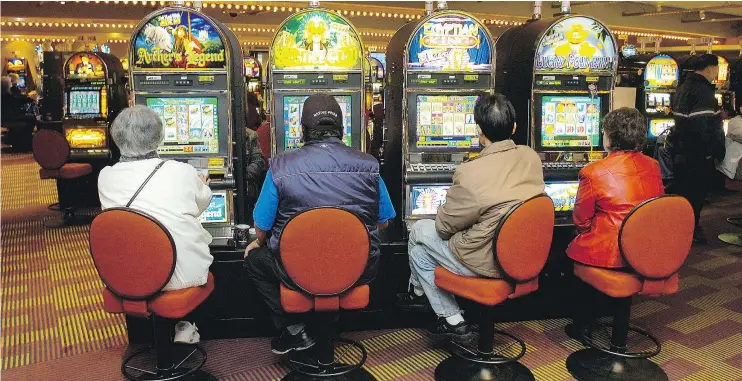  ?? STUART DAVIS/PNG FILES ?? Documents show that in 2015 and 2016, 50 transactio­ns of over $10,000 by B.C.’s top 10 slot machine players accounted for $33 million in disburseme­nts.