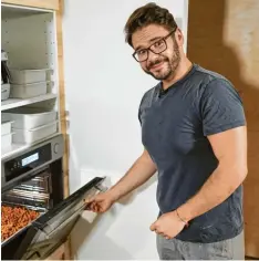  ?? Foto: Jörg Carstensen, dpa ?? Heute hat sich das Gewicht des Potsdamers, den viele aus der RTL-SOUP „Gute Zeiten, schlechte Zeiten“kennen, bei 79 Kilo eingepende­lt.