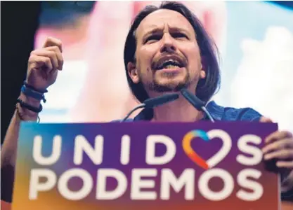  ?? AFP ?? El secretario general de Podemos y candidato de Unidos Podemos para la Presidenci­a, Pablo Iglesias, brindó un discurso este viernes en el acto de cierre de su campaña en Madrid.