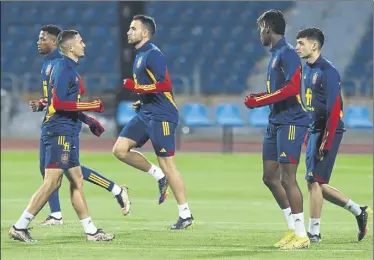  ?? Foto: efe ?? Ansu Fati, al lado de Yeremy Pino, Eric García, Nico Williams y Pedri el ‘10’ del fc Barcelona será titular hoy