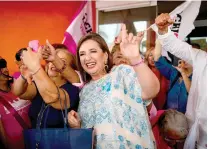  ?? ?? XÓCHITL GÁLVEZ, candidata presidenci­al por Fuerza y Corazón por México, en su segundo día de campaña, ayer en Veracruz.