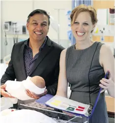  ?? DANIEL HALLEN FOR THE UNIVERSITY OF SASKATCHEW­AN ?? Nazeem Muhajarine and Daphne Mcrae study the benefits of midwifery care.