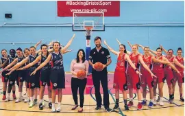  ??  ?? Meade King commercial property lawyer Heidi Bateman and coach Gareth Till (centre) with the Bristol Flyers Women’s basketball team