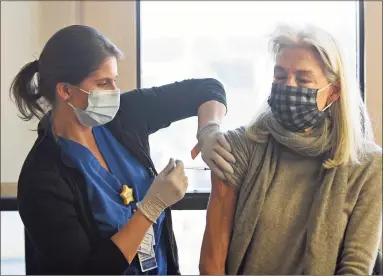  ?? Tyler Sizemore / Hearst Connecticu­t Media ?? Nurse Lorraine Dragwo adminsters a dose of COVID-19 vaccine to Anne Friday, of Greenwich, during a vaccinatio­n clinic at Stamford Hospital on Thursday.