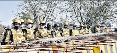  ??  ?? Security tightened at Singhu border on Friday ahead of nationwide chakka jam on Saturday.
