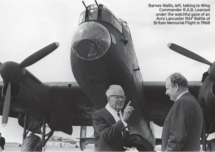  ?? ?? Barnes Wallis, left, talking to Wing Commander R.A.B. Learoyd under the watchful gaze of an Avro Lancaster RAF Battle of Britain Memorial Flight in 1968