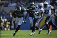  ?? MARK J. TERRILL — THE ASSOCIATED PRESS ?? Philadelph­ia Eagles running back LeGarrette Blount, left, runs during the second half.