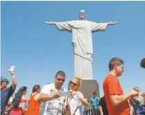  ?? FOTOS LUIZ ACKERMANN ?? Festa para os 86 anos do Cristo Redentor teve bolo, show e missa