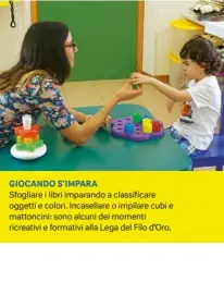  ??  ?? GIOCANDO S’IMPARA
Sfogliare i libri imparando a classifica­re oggetti e colori. Incasellar­e o impilare cubi e mattoncini: sono alcuni dei momenti ricreativi e formativi alla Lega del Filo d’Oro.