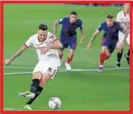  ??  ?? Ocampos lanza un penalti.